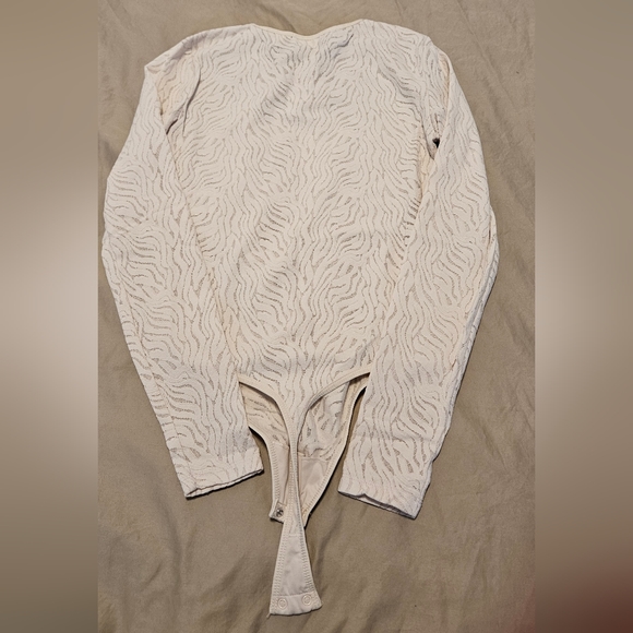 Babaton shapelace bodysuit in size small - Picture 2 of 3